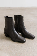 Steve Madden Daney Boots in Black Leather - FINAL SALE