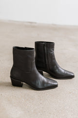 Steve Madden Daney Boots in Black Leather - FINAL SALE