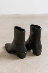 Steve Madden Daney Boots in Black Leather - FINAL SALE